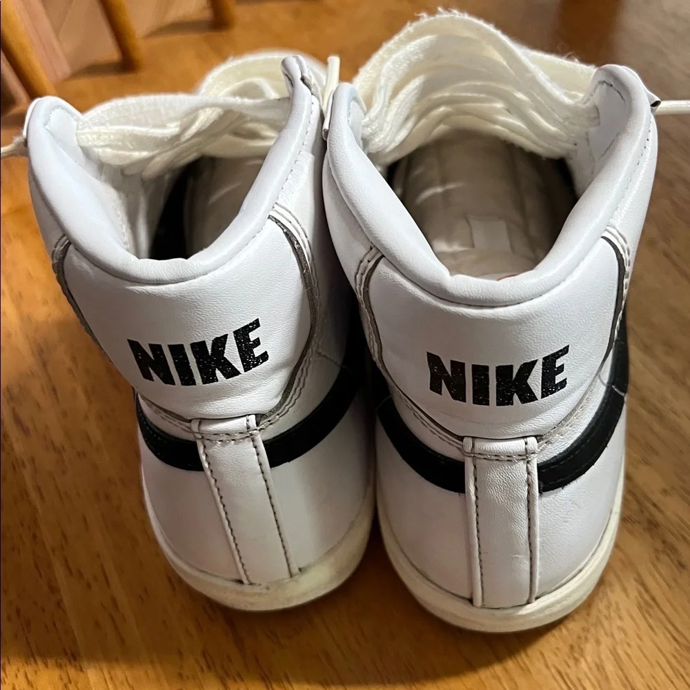 Nike Blazer Mid 77 Shoes White w/Black Swoosh Vintage Retro Style  Size 6